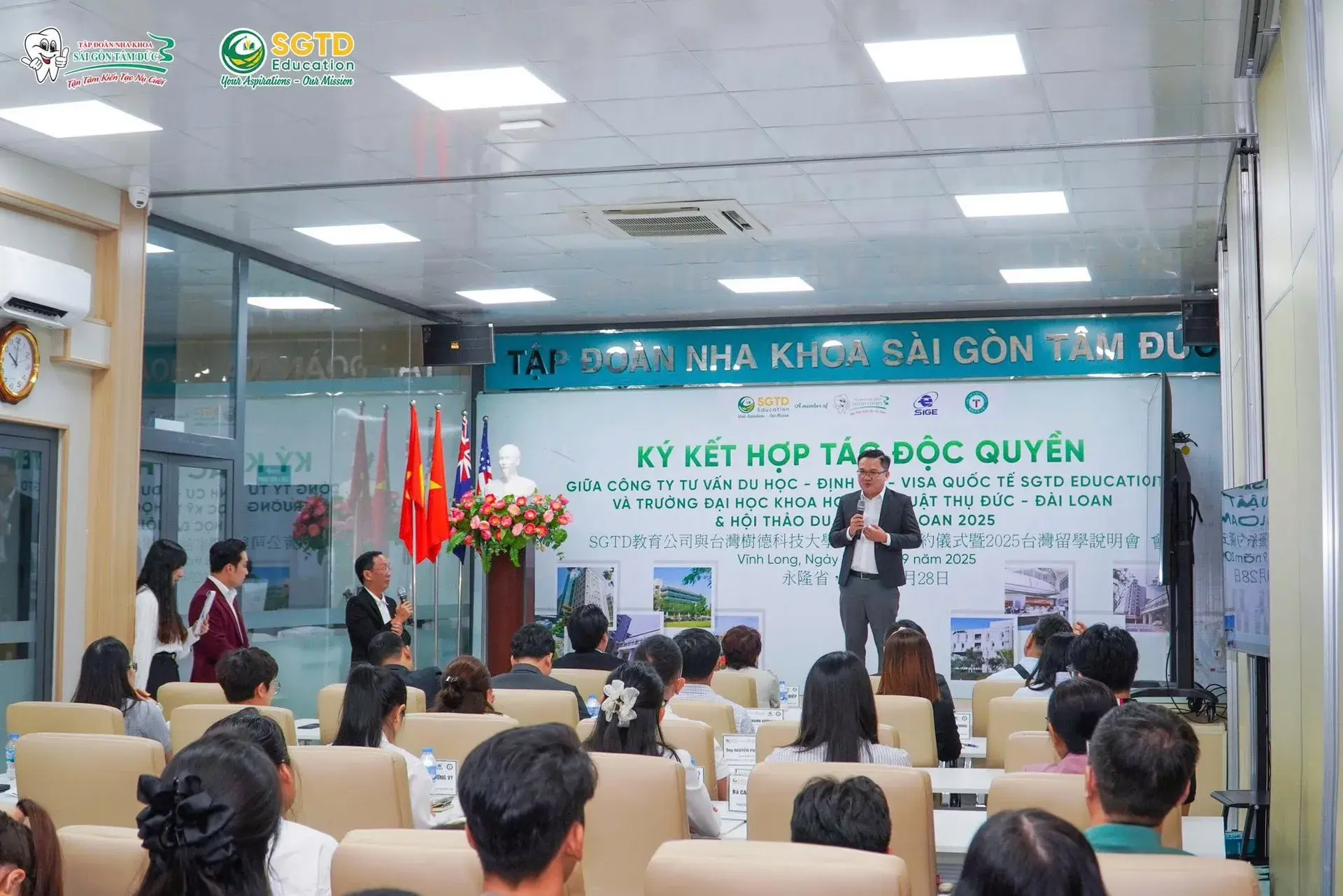 Thành Công Rực Rỡ: Ký Kết Hợp Tác Độc Quyền Giữa SGTD Education và Trường Đại Học Khoa Học Kỹ Thuật Thụ Đức – Đài Loan & Hội Thảo Du Học Đài Loan 2025 (ảnh 8/51)