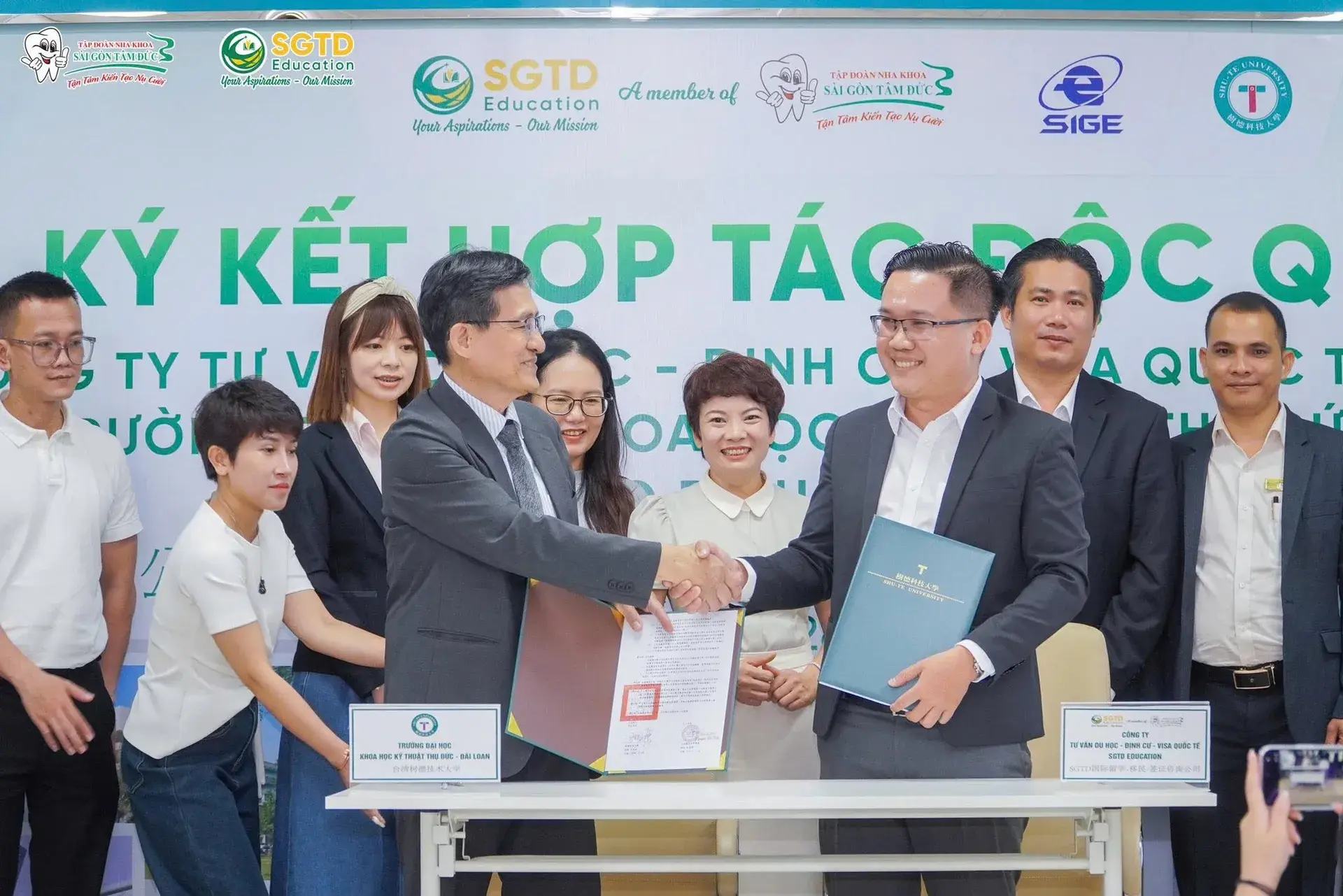 Thành Công Rực Rỡ: Ký Kết Hợp Tác Độc Quyền Giữa SGTD Education và Trường Đại Học Khoa Học Kỹ Thuật Thụ Đức – Đài Loan & Hội Thảo Du Học Đài Loan 2025 (ảnh 9/51)