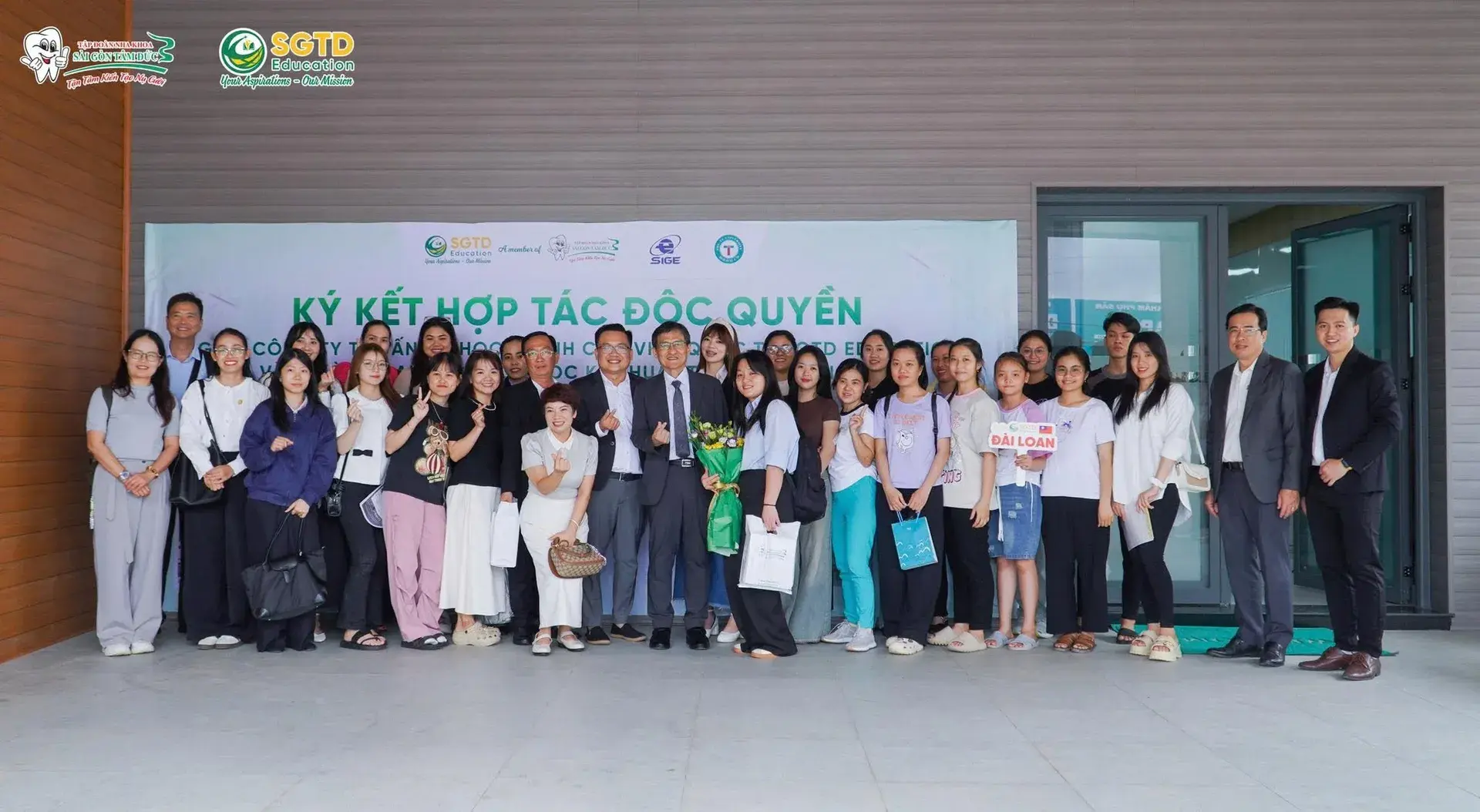 Thành Công Rực Rỡ: Ký Kết Hợp Tác Độc Quyền Giữa SGTD Education và Trường Đại Học Khoa Học Kỹ Thuật Thụ Đức – Đài Loan & Hội Thảo Du Học Đài Loan 2025 (ảnh 27/51)