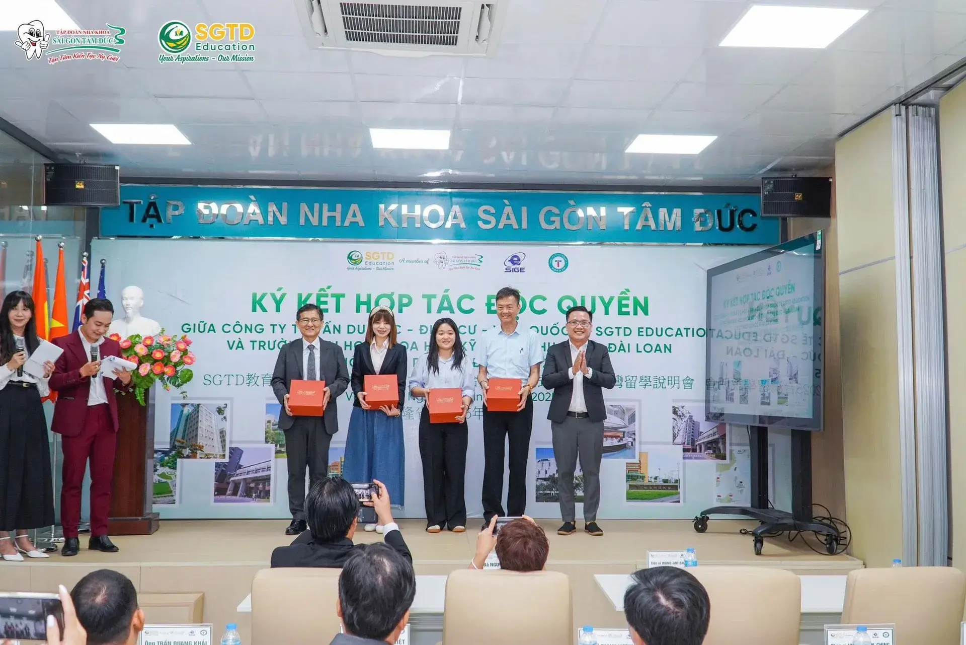 Thành Công Rực Rỡ: Ký Kết Hợp Tác Độc Quyền Giữa SGTD Education và Trường Đại Học Khoa Học Kỹ Thuật Thụ Đức – Đài Loan & Hội Thảo Du Học Đài Loan 2025 (ảnh 29/51)