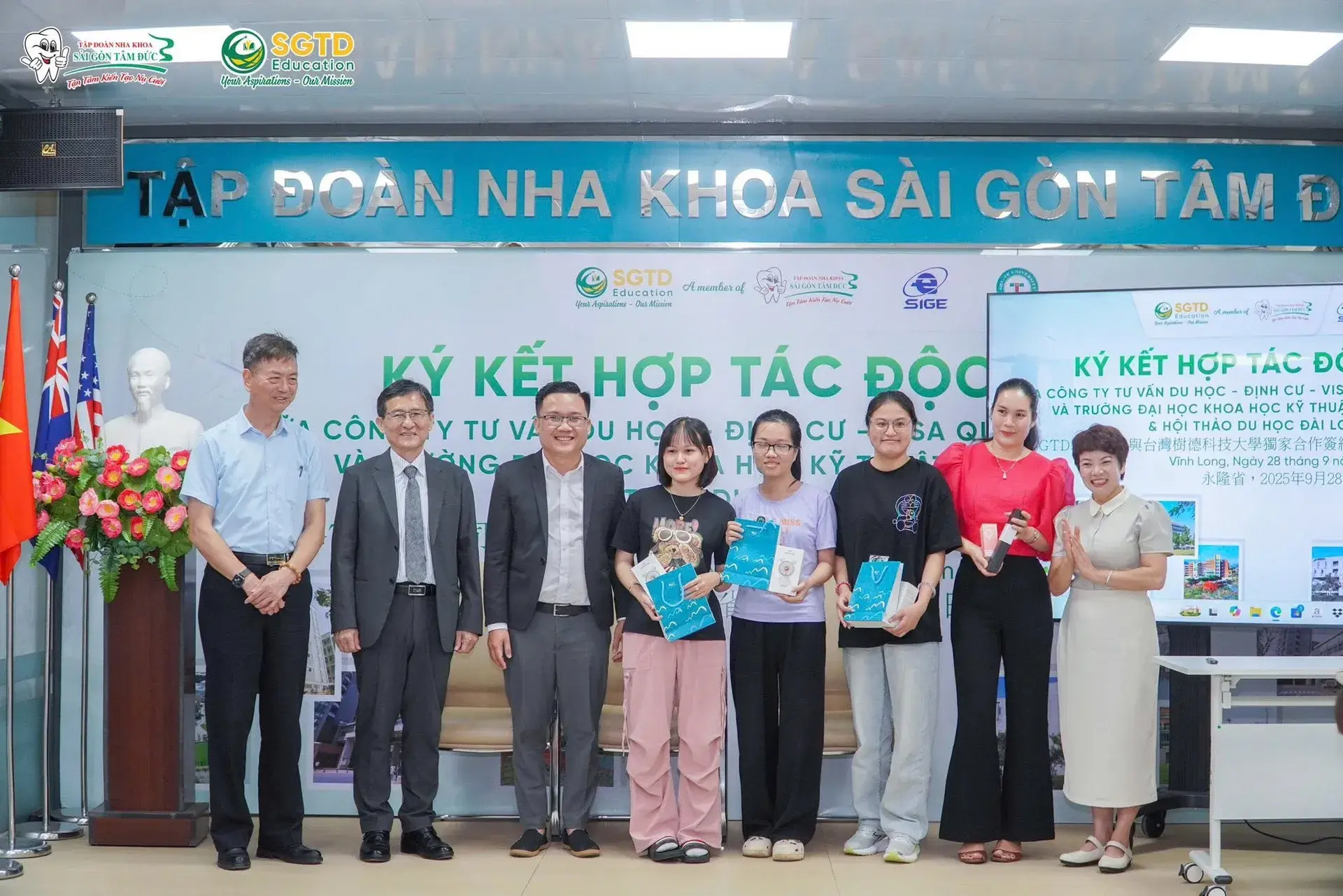 Thành Công Rực Rỡ: Ký Kết Hợp Tác Độc Quyền Giữa SGTD Education và Trường Đại Học Khoa Học Kỹ Thuật Thụ Đức – Đài Loan & Hội Thảo Du Học Đài Loan 2025 (ảnh 34/51)