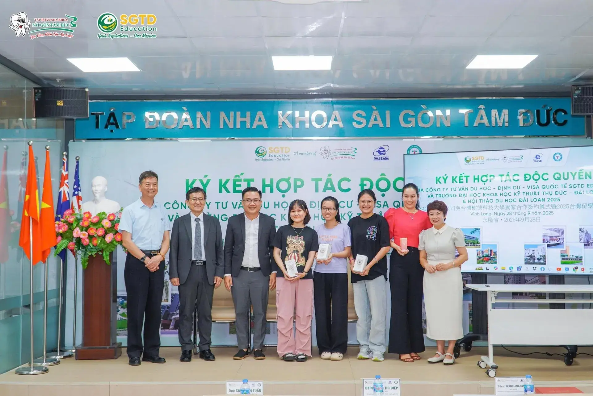 Thành Công Rực Rỡ: Ký Kết Hợp Tác Độc Quyền Giữa SGTD Education và Trường Đại Học Khoa Học Kỹ Thuật Thụ Đức – Đài Loan & Hội Thảo Du Học Đài Loan 2025 (ảnh 35/51)