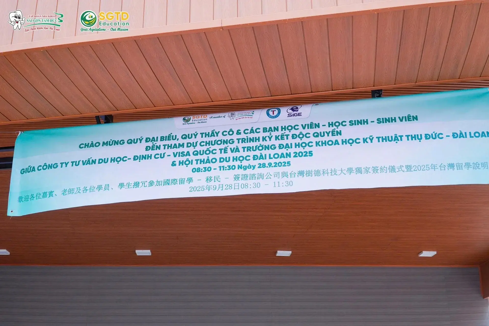 Thành Công Rực Rỡ: Ký Kết Hợp Tác Độc Quyền Giữa SGTD Education và Trường Đại Học Khoa Học Kỹ Thuật Thụ Đức – Đài Loan & Hội Thảo Du Học Đài Loan 2025 (ảnh 41/51)