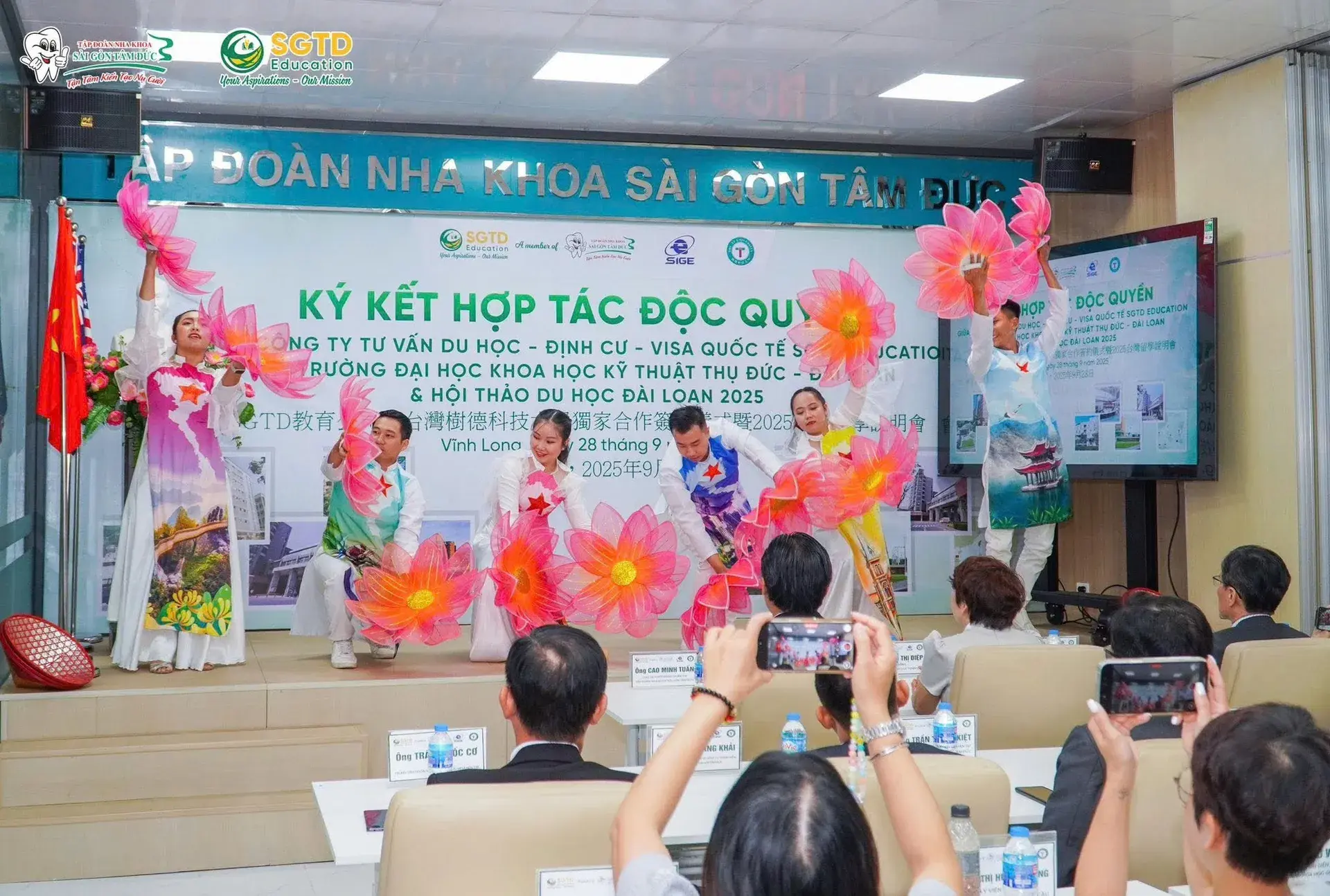 Thành Công Rực Rỡ: Ký Kết Hợp Tác Độc Quyền Giữa SGTD Education và Trường Đại Học Khoa Học Kỹ Thuật Thụ Đức – Đài Loan & Hội Thảo Du Học Đài Loan 2025 (ảnh 42/51)