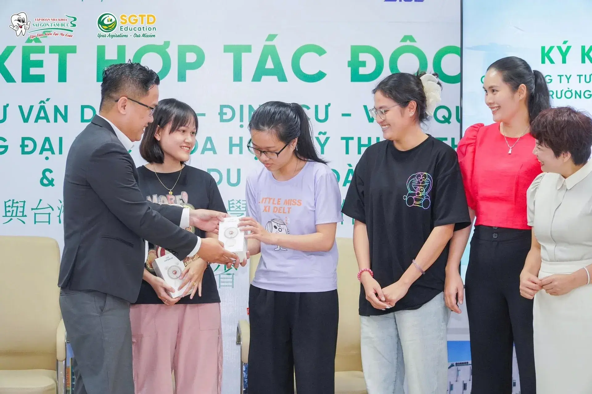 Thành Công Rực Rỡ: Ký Kết Hợp Tác Độc Quyền Giữa SGTD Education và Trường Đại Học Khoa Học Kỹ Thuật Thụ Đức – Đài Loan & Hội Thảo Du Học Đài Loan 2025 (ảnh 49/51)