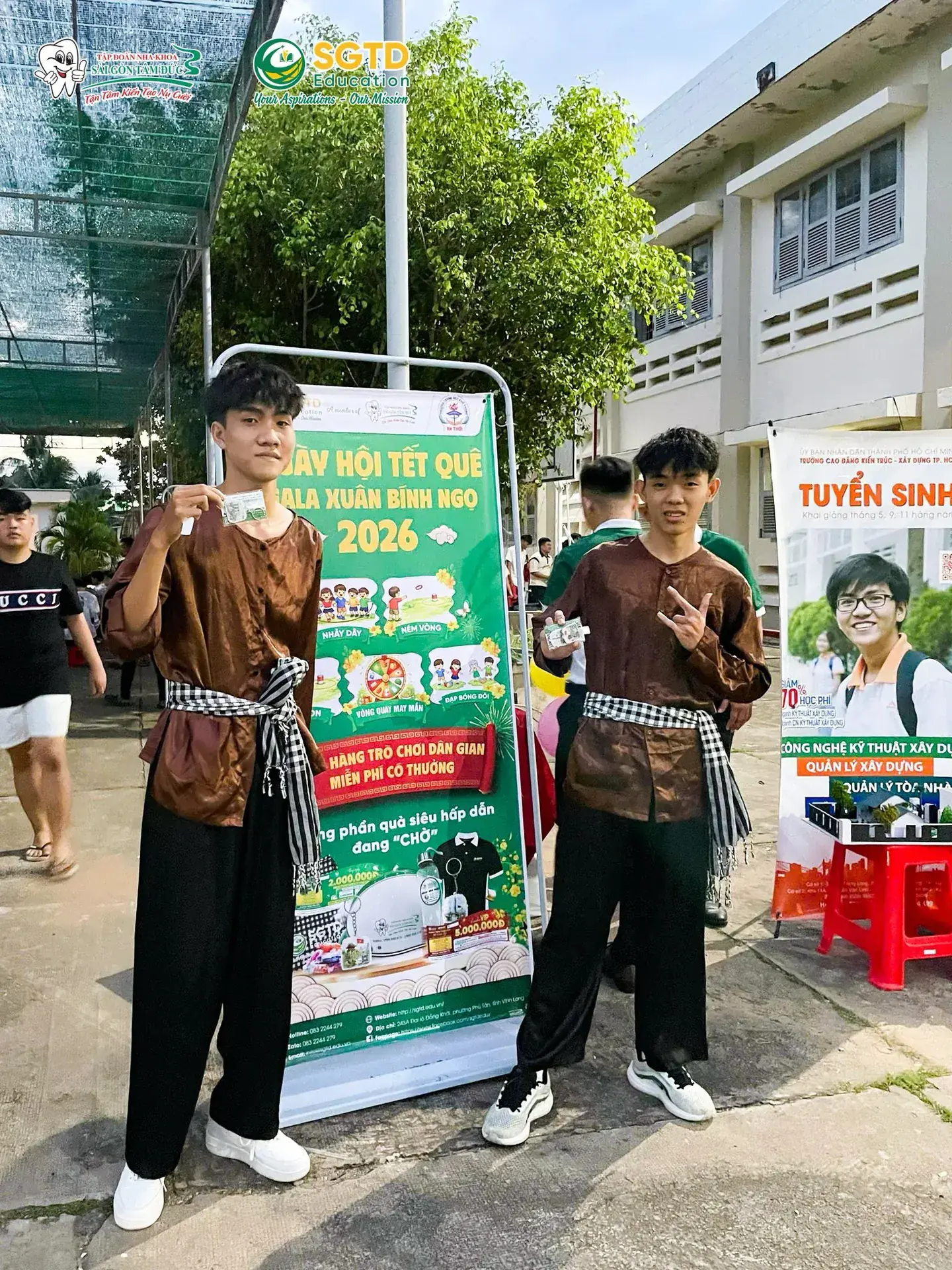 Học sinh và đội ngũ SGTD Education vui chơi sôi nổi trong đêm Gala Xuân Bính Ngọ