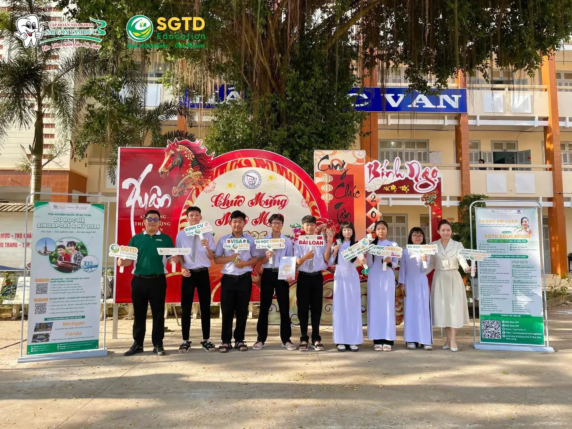 Đại diện SGTD Education phát biểu tại Trường THPT Ngô Văn Cấn