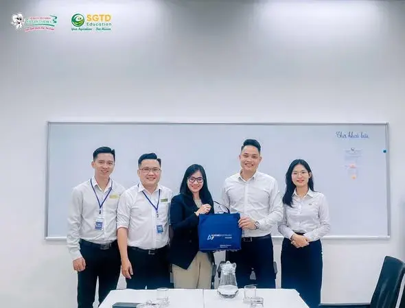 Tiếp Đón Đại Diện Trường AAC tại Singapore đến Thăm và Làm Việc cùng SGTD Education - Mở Ra Cơ Hội Quốc Tế cho Học Sinh Tỉnh Vĩnh Long (ảnh 5/22)