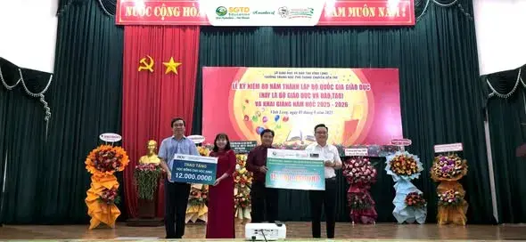 Trao Học Bổng – Trao Niềm Tin, Nâng Bước Ước Mơ (ảnh 4/10)