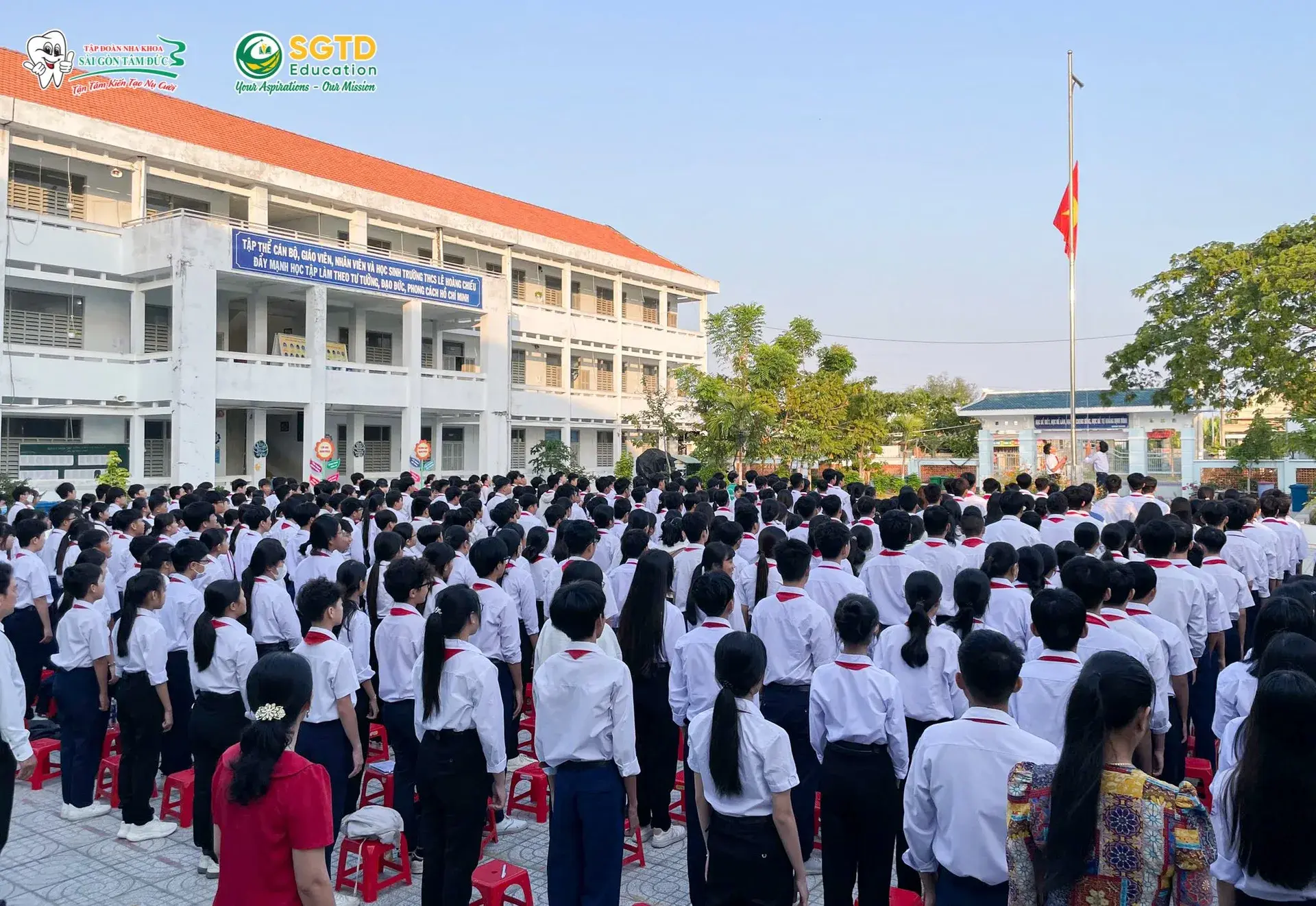 Không khí sôi nổi tại tiết Sinh hoạt dưới cờ định hướng du học THCS Lê Hoàng Chiếu